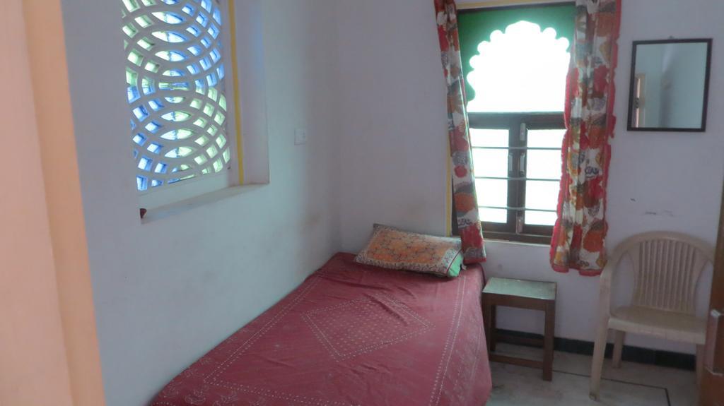 Udai Haveli Guest House Udaipur Bilik gambar