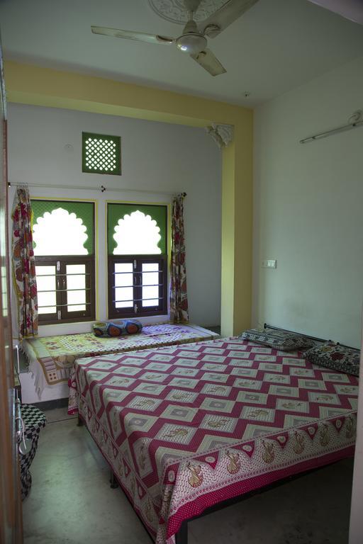 Udai Haveli Guest House Udaipur Bilik gambar